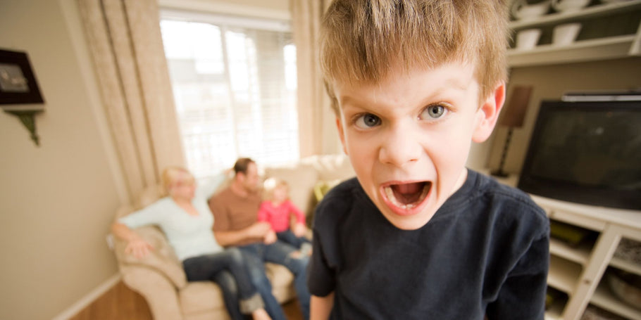 Qué hacer si el hijo de tu pareja es un malcriado y no lo soportas