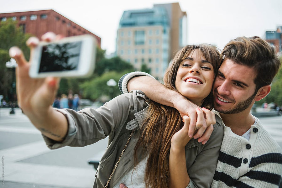 ¿Si una pareja no está en las redes sociales, no existe?